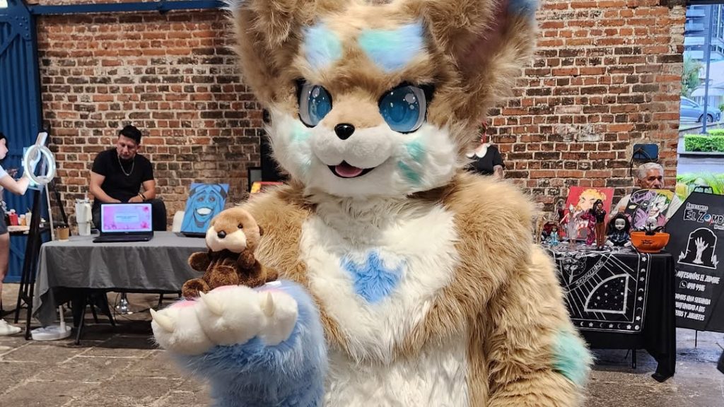 fursuit peluche bonito